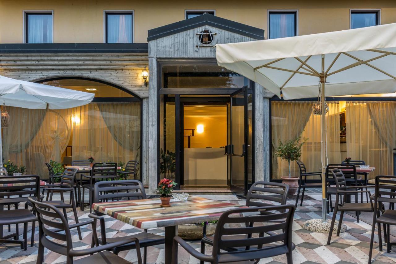 Hotel Postumia Dossobuono Exterior photo