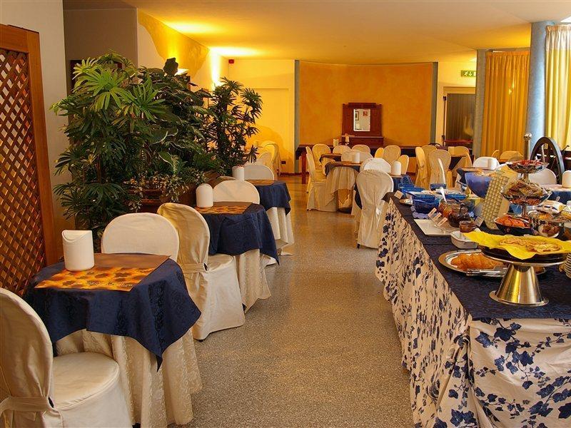 Hotel Postumia Dossobuono Exterior photo
