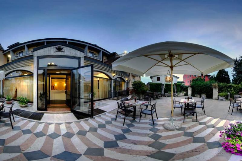Hotel Postumia Dossobuono Exterior photo