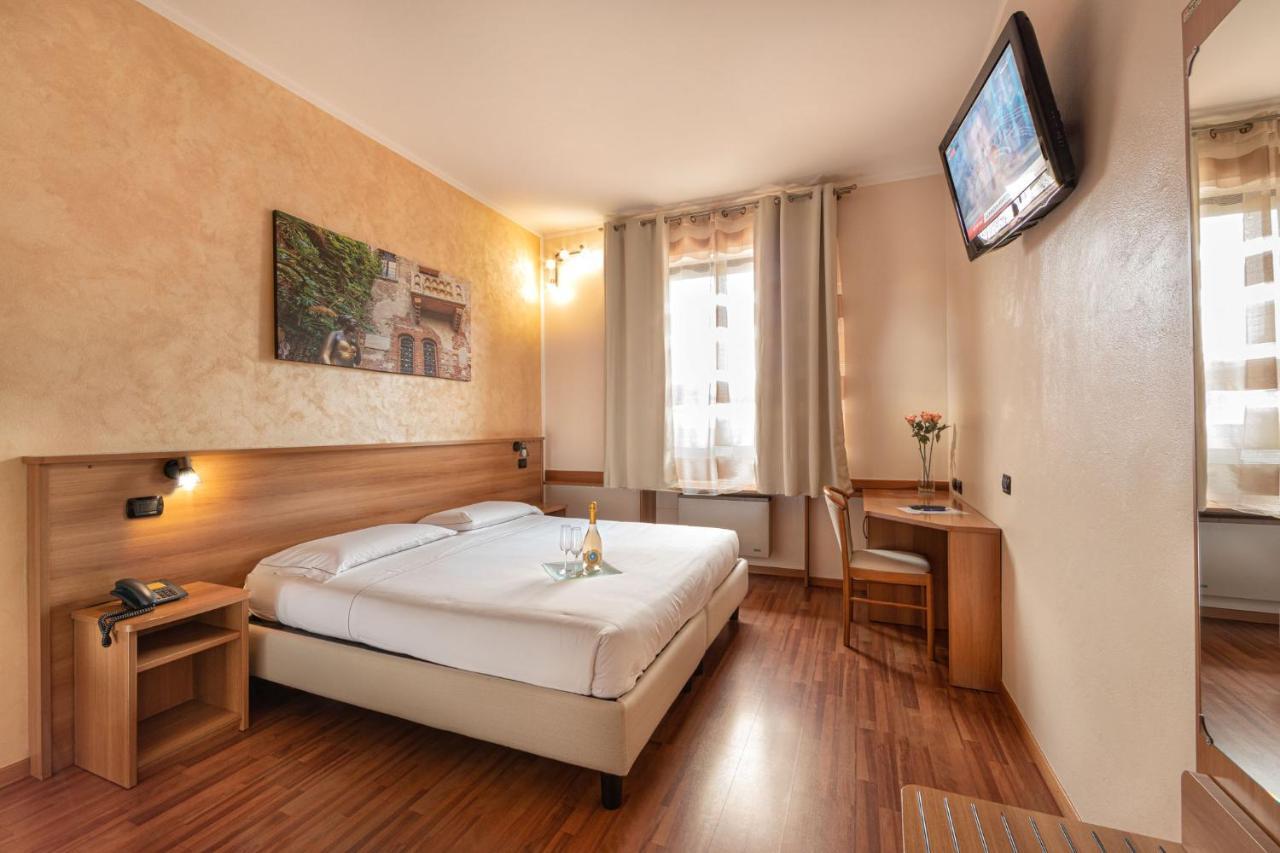 Hotel Postumia Dossobuono Exterior photo